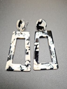 Black & White Resin Geometric Drop Western Earrings